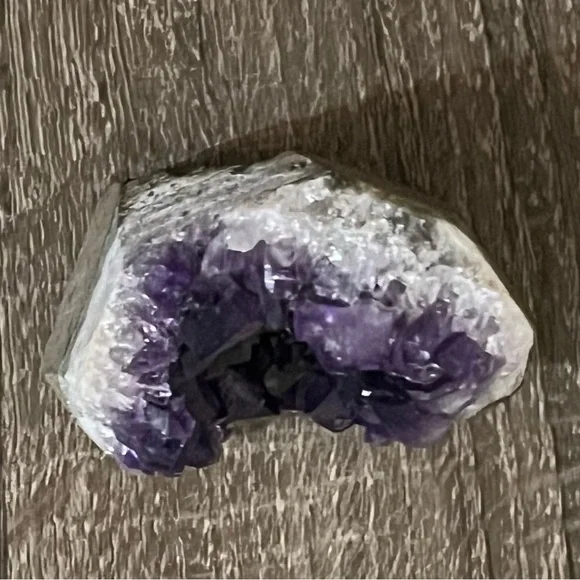 🖤 Grade A Uruguayan Standing Amethyst Crystal Quartz 2.5”by 2.5” - Picture 6 of 13